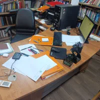 فروش میز تحریر کاملا سالم با بخش کمد جانبی