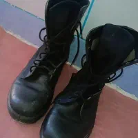 پوتین چرم شماره ۳۲|کیف، کفش، کمربند|شیراز, پادگان نیروی هوایی بعثت|دیوار