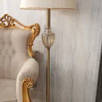 آباژور ایستاده