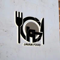 ساندویچ و سوخاری زن کمک اشپز