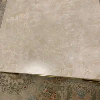 میز‌ پذیرایی وسط و سه عدد عسلی