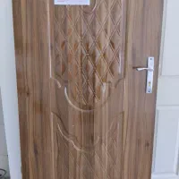 درب چوبی اتاقی قهوه ای و سفید