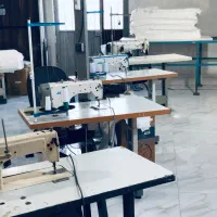 نیروی کار خیاط خانم درکارگاه تولیدی گونی برنج