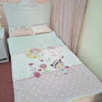 تخت نوجوان سالم و تمیز