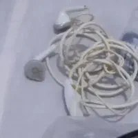 هندزفری سفید مال بچمه بخونید لطفا