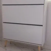 جاکفشی کنسولی بسیار نو