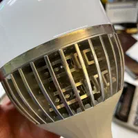 لامپ ۶۰ وات بدنه آلومینیومی گارانتی / برق اقایی|لامپ و چراغ|اصفهان, فروردین|دیوار