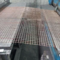 به تعدادی کارگر ساده نیازمند