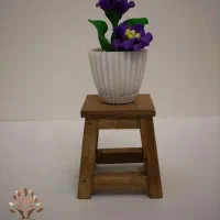 چهار پایه و گلدان