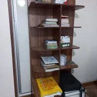 کتابخونه تمیز و جا دار