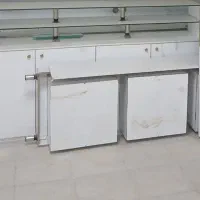 قفسه و ویترین مغازه