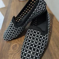 چند جفت کفش زنانه و دخترانه