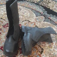 پوتین سربازی|کیف، کفش، کمربند|تربتحیدریه, ۴۵ متری|دیوار