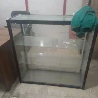 ویترین شیشه ای