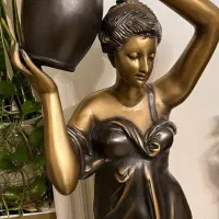 مجسمه بسیار زیبای بانو