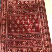قالیچه ماشینی طرح سنتی زمینه لاکی