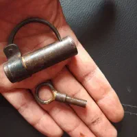 قفل قدیمی|کلکسیون اشیاء عتیقه|زنجان, |دیوار