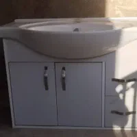 یک عدد روشویی باکسی دیواری