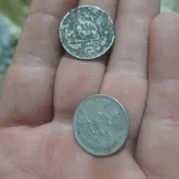 دوعدد سکه و یک ساعت