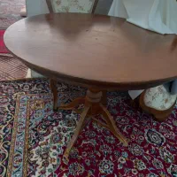 تعدادی کمد و تخت نوزاد و میز چوبی