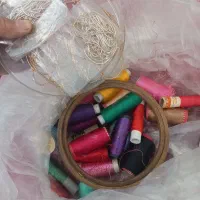 تعدای نخ و کارگاه کوچیک