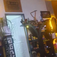 بوفه چوبی Loe چراغ ال  جای گلدون و اشیاه شراب خوری