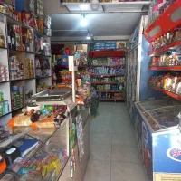 مغازه فروشی با وسایل