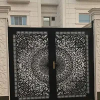 رنگ آمیزی درب حیاط