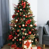 درخت کریسمس با تزئینات کامل