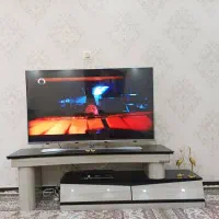 میز تلویزیون هایگلاس در حد نو