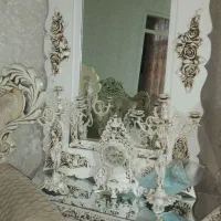 اینه وشمعدان وبوفه وساعت