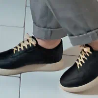 کفش کتونی|کیف، کفش، کمربند|صدرا-فارس, فاز ۱|دیوار