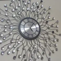 یک جفت لوستر بزرگ به همراه ساعت ومیز با تلفن|لوستر و چراغ آویز|میانه, |دیوار