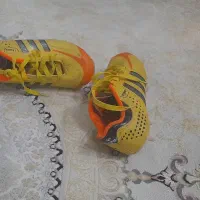 یه جفت کفش چمنی مخصوص بچه های 4سال تا 8