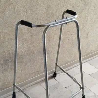 واکر تمیز و سالم .