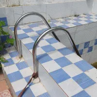 میله لبه استخر + پله ورودی استخر