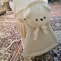 تکان می‌خورد وبرای نوزاد کاملا ایمن وراحت است|تخت و صندلی بچه|تهران, خاوران|دیوار