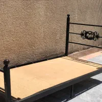 تخت  خواب فلزی محکم