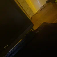 منقل دار سالن دار و نیروی خدمات کافه رستوران