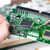 استخدام مونتاژ کار الکترونیک