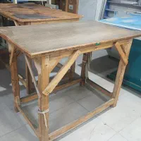 چرخ خیاطی. نیمکت خیاطی، میز اتو، پالت کنار چرخ|چرخ خیاطی و ریسندگی|قم, باسکول|دیوار