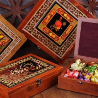 کارمند خانم اداری تماموقت مسلط به کامپیوتر