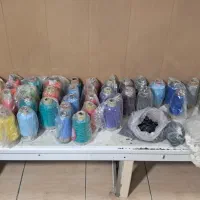 تعدادی نخ و دکمه همه جوره