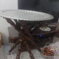 میز و مجسمه چوبی و دکوری