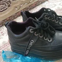 یک جفت کتونی سایز ۳۹