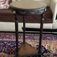 میز آباژور و تلفن