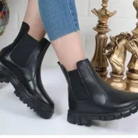 فروشنده آقا یا خانم کتانی فروشی