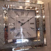 ساعت  نگین  دار  مستطیلی هست