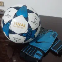 توپ چمن و دستکش فوتبال درحدنو|ورزش‌های توپی|ملایر, |دیوار