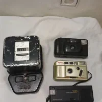 کنتور برق قدیمی و سه عدد دوربین قدیمی